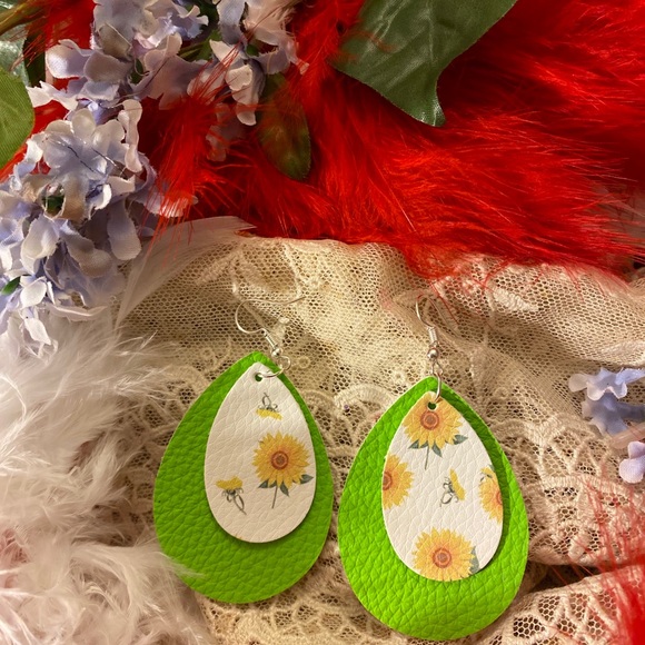 Spring earrings. - Picture 3 of 3